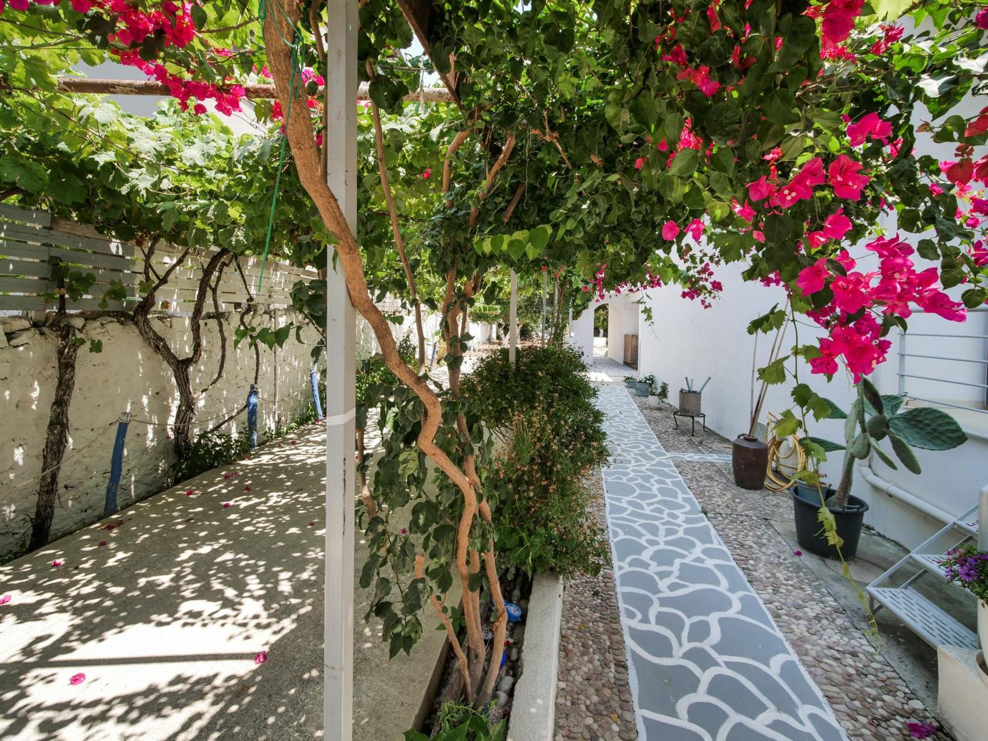 Orchard Retreat Aparthotel Himare Ngoại thất bức ảnh